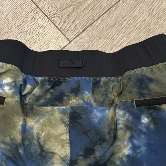 Fabletics The Fundamental Shorts Men Medium Green Tie Dye 7" Unlined Active Run - Picture 5 of 7